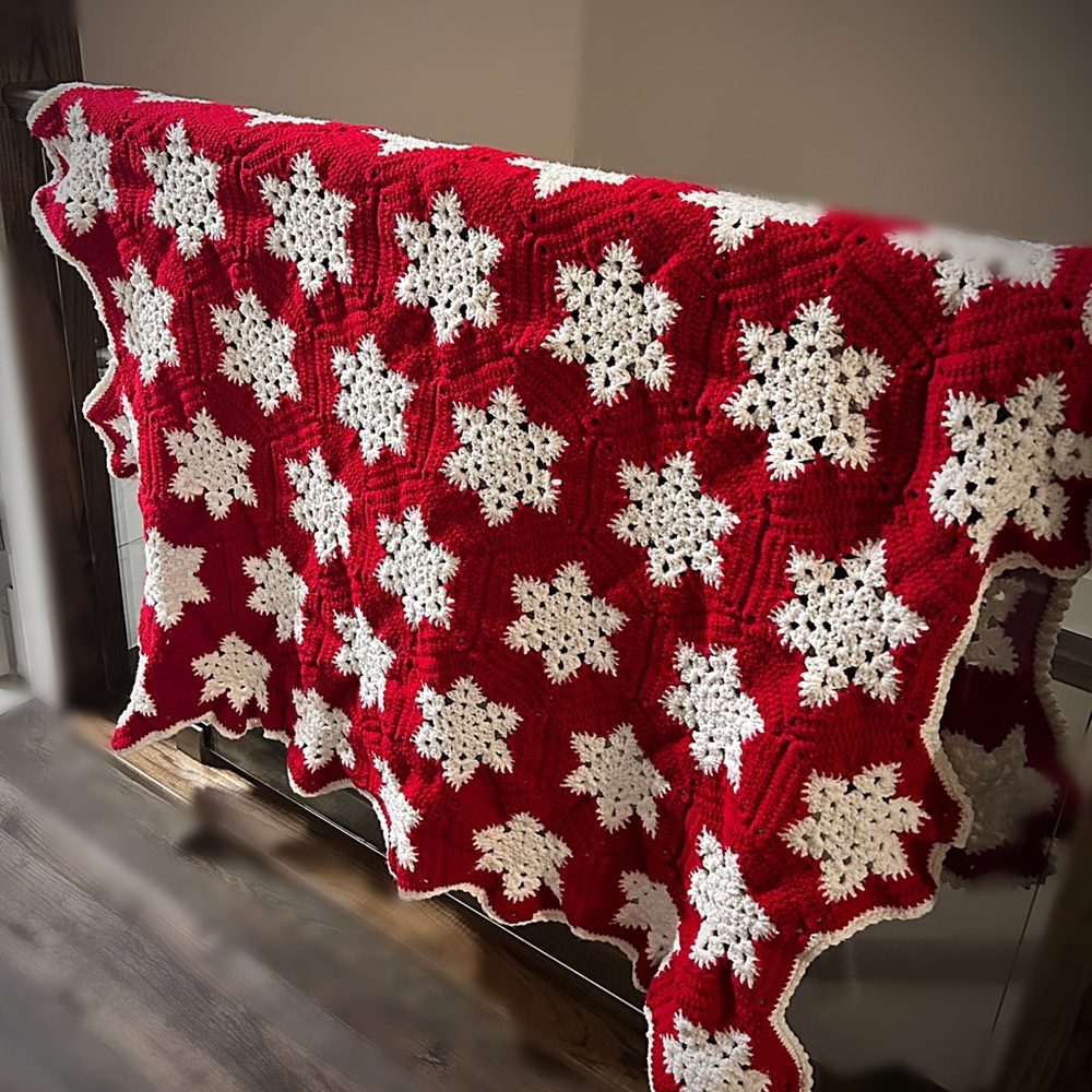 🎄 Handmade Crochet Christmas Blanket – Vintage-Inspired Snowflake Pattern 🎄
